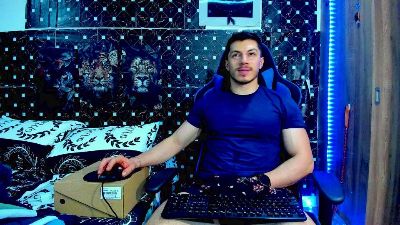 javiersexyvoy live cam on Cam4