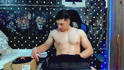 javiersexyvoy live cam on Cam4