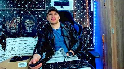 javiersexyvoy live cam on Cam4