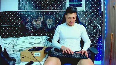 javiersexyvoy live cam on Cam4