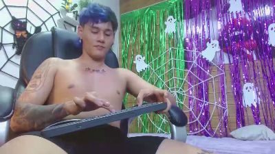 jay_kurt live cam on Cam4