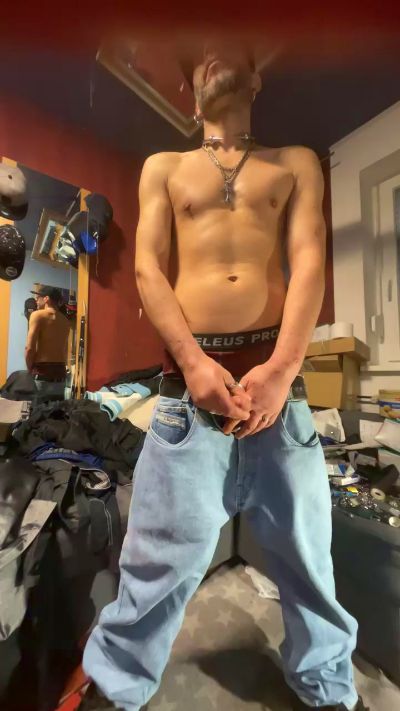 nude voyeur cam Jeans Boy