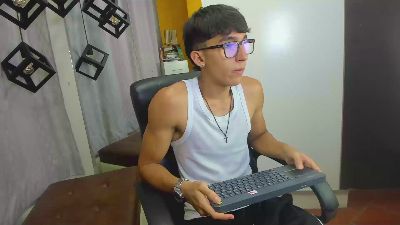 jeremy_job live cam on Cam4