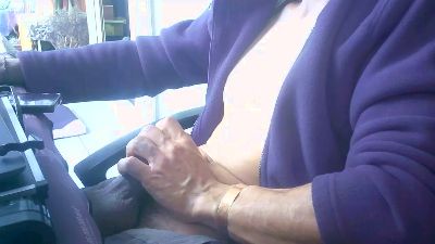 jgonzc live cam on Cam4