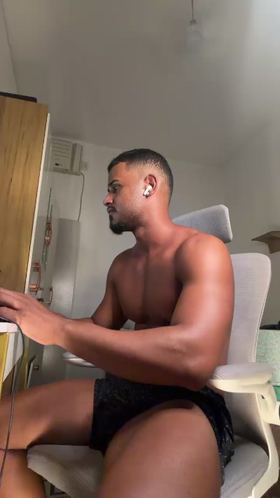 jhefiinho live cam on Cam4