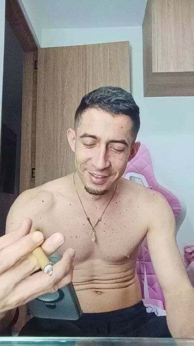 jhon_blessedxxx live cam on Cam4