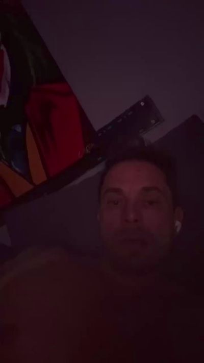 jim19861 live cam on Cam4