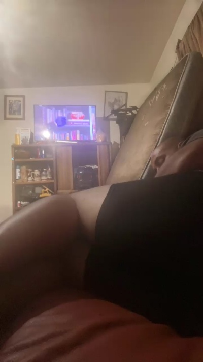jmoneyshotxxx live cam on Cam4