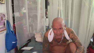 joeytatts live cam on Cam4