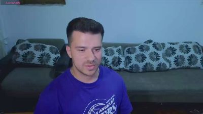 johnnylove22 live cam on Cam4