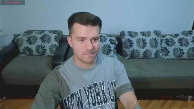 johnnylove22 live cam on Cam4