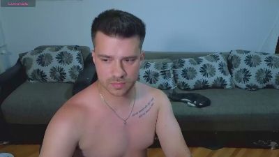 johnnylove22 live cam on Cam4