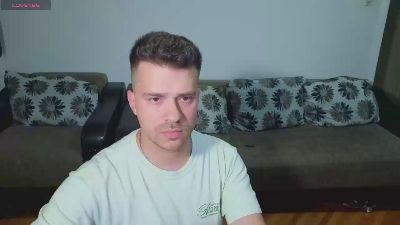 johnnylove22 live cam on Cam4