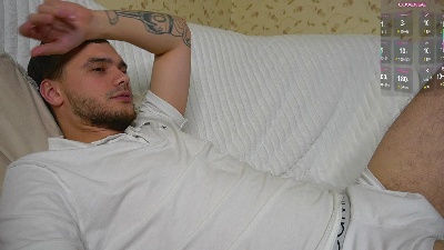 johnstoneisland live cam on Cam4