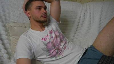 johnstoneisland live cam on Cam4