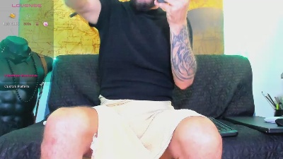 johnyblue2022 live cam on Cam4