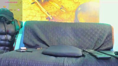johnyblue2022 live cam on Cam4