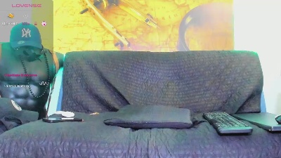 johnyblue2022 live cam on Cam4