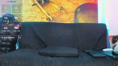 johnyblue2022 live cam on Cam4