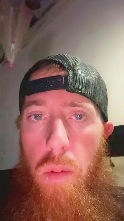 jonesinc92 live cam on Cam4