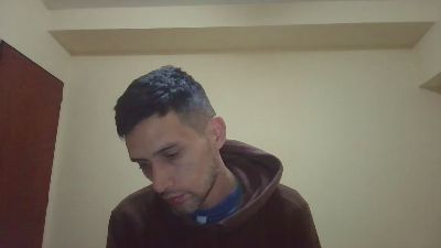 juanignacio19 live cam on Cam4