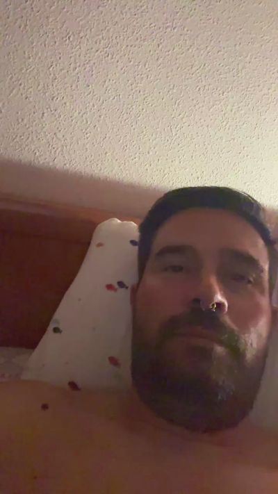 juanjo4 live cam on Cam4