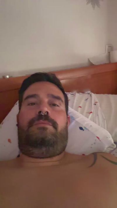 juanjo4 live cam on Cam4