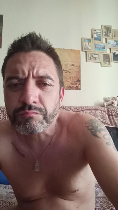 juguetron_xxx live cam on Cam4