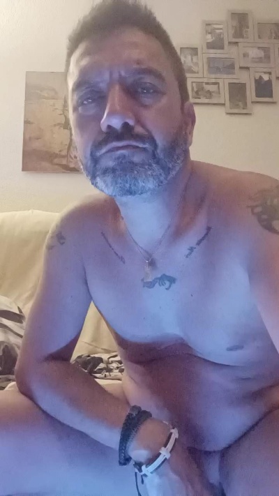 juguetron_xxx live cam on Cam4