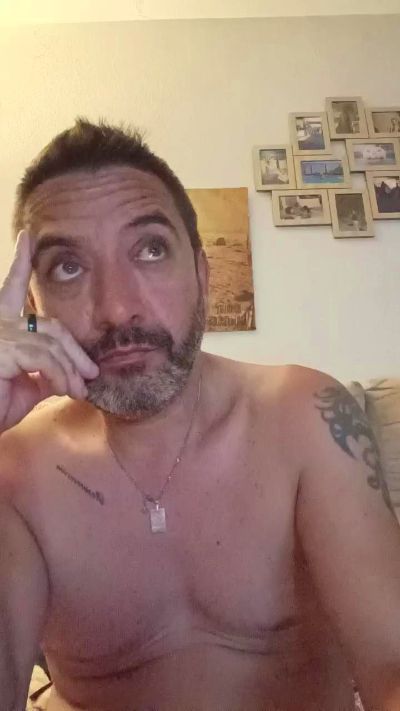 juguetron_xxx live cam on Cam4