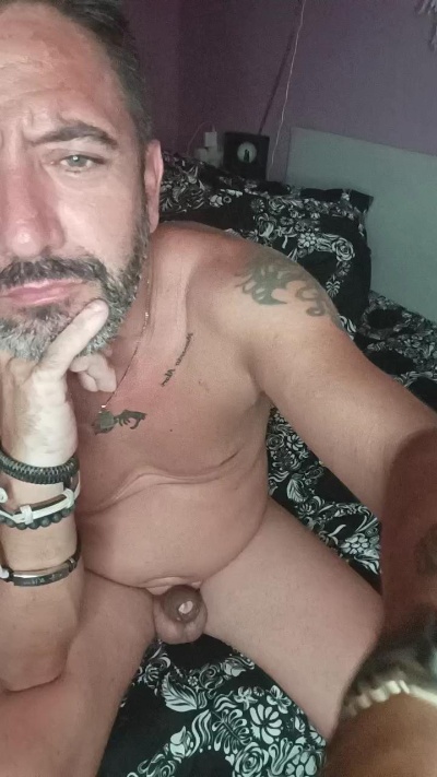 juguetron_xxx live cam on Cam4
