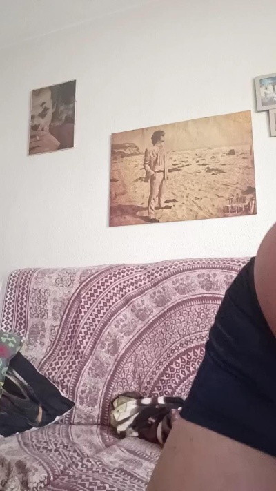 juguetron_xxx live cam on Cam4