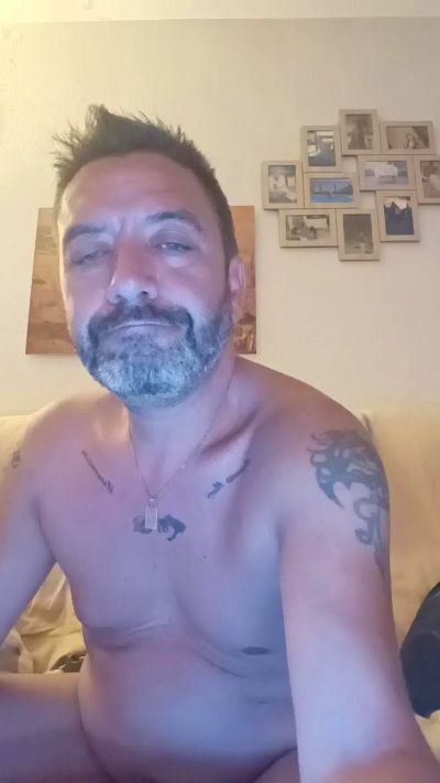 juguetron_xxx live cam on Cam4
