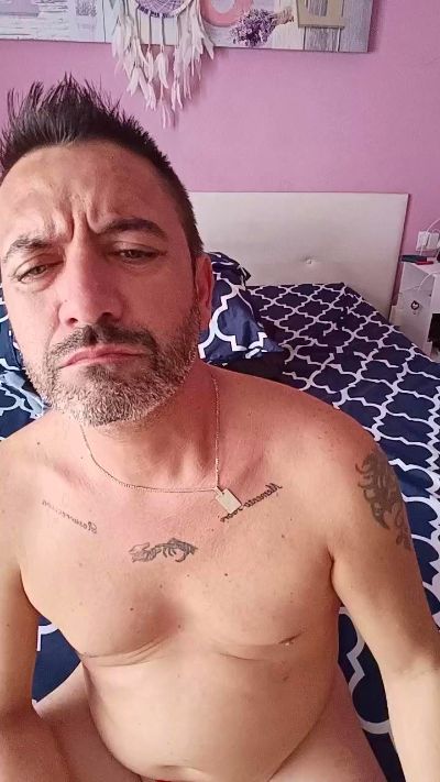 juguetron_xxx live cam on Cam4