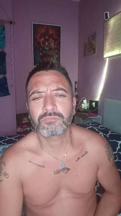 juguetron_xxx live cam on Cam4