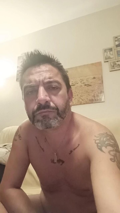 juguetron_xxx live cam on Cam4