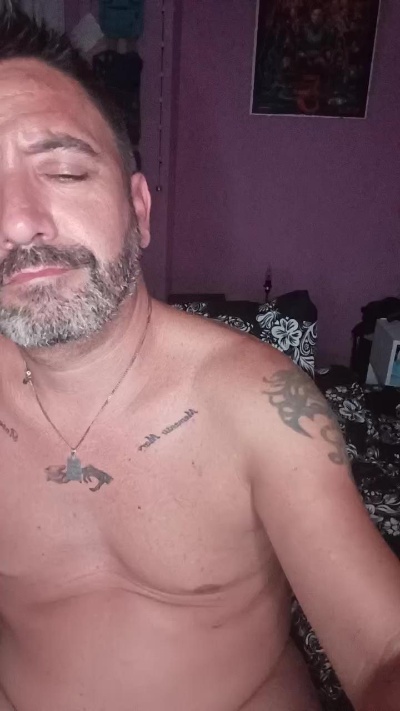 juguetron_xxx live cam on Cam4
