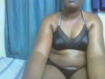 juicy_bella live cam on Cam4