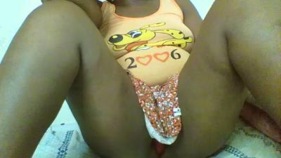 juicy_bella live cam on Cam4