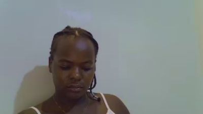 juicy_bella live cam on Cam4