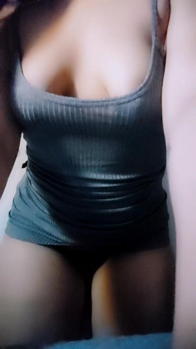 jujualmeida4 live cam on Cam4