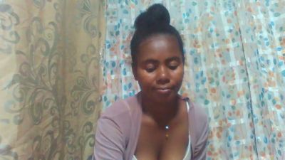 juliahchoco live cam on Cam4