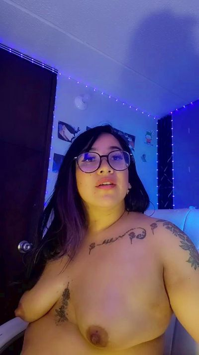 julibella_swee4 live cam on Cam4