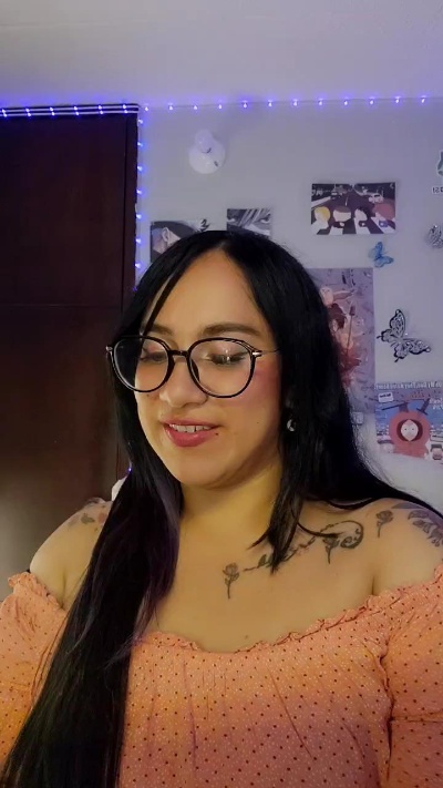 julibella_swee4 live cam on Cam4