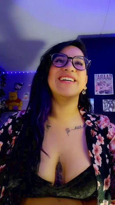 julibella_swee4 live cam on Cam4