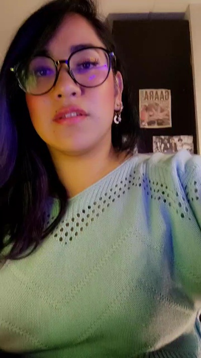 julibella_swee4 live cam on Cam4