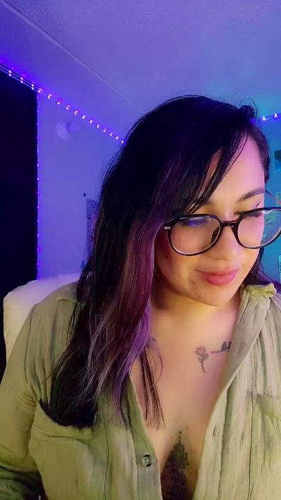 julibella_swee4 live cam on Cam4