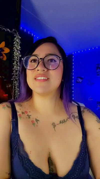 julibella_swee4 live cam on Cam4
