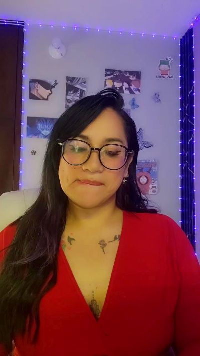 julibella_swee4 live cam on Cam4