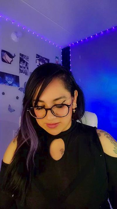 julibella_swee4 live cam on Cam4